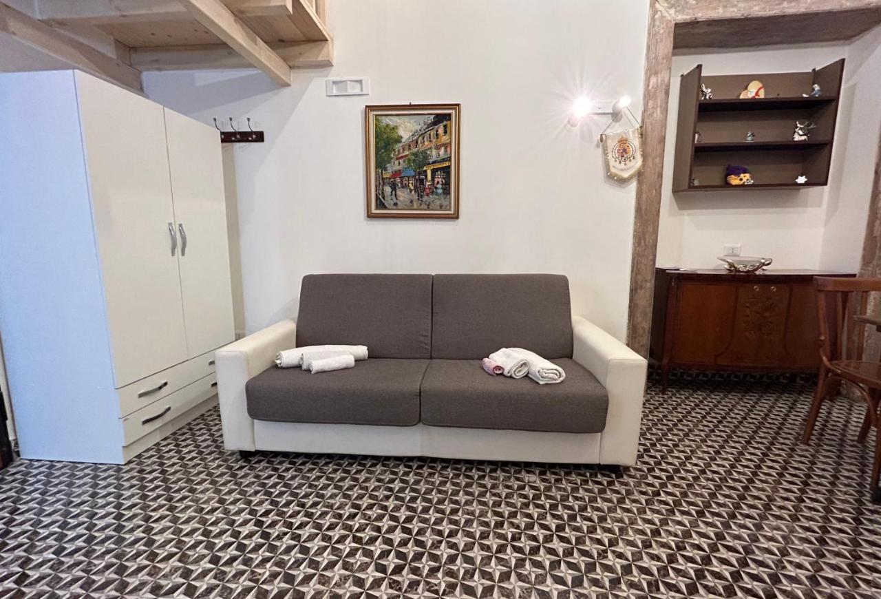 Tribunali apartments Napoli Bagian luar foto