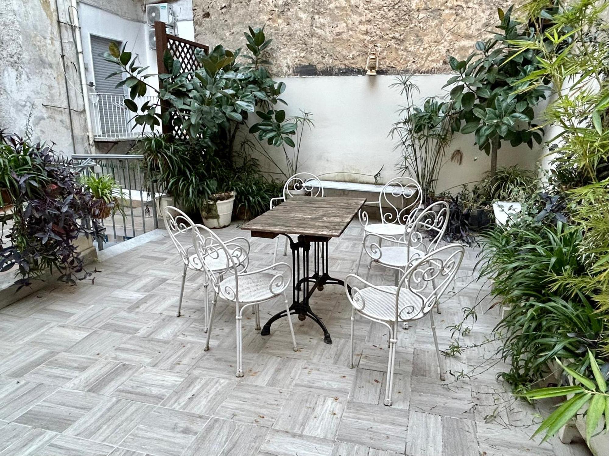 Tribunali apartments Napoli Bagian luar foto